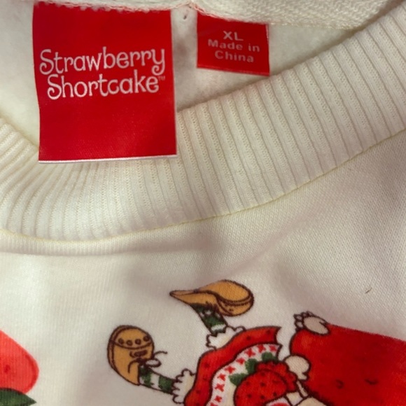 Strawberry Shortcake Women’s Crewneck Sweater NWOT Size M - Picture 6 of 9